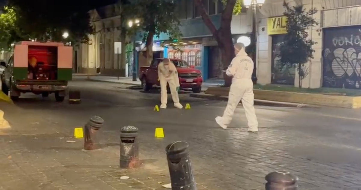 Familia sufre encerrona a pasos de la Alameda en Santiago: carabinero disparó contra delincuentes