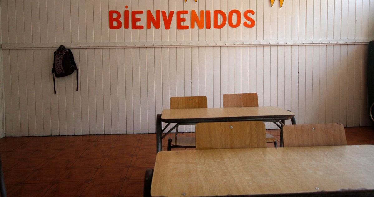 Clausuran escuela rural de Chonchi tras hallar murciélagos, fecas y agua no apta para el consumo