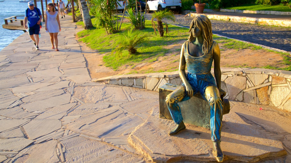 Estatua de Brigitte Bardot en Buzios