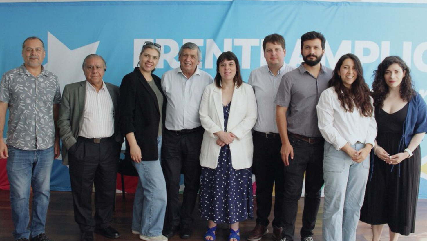 Frente Amplio y Partido Comunista retoman diálog tras derrota y acuerdan “mantenerse vigilantes” ante nuevo escenario político