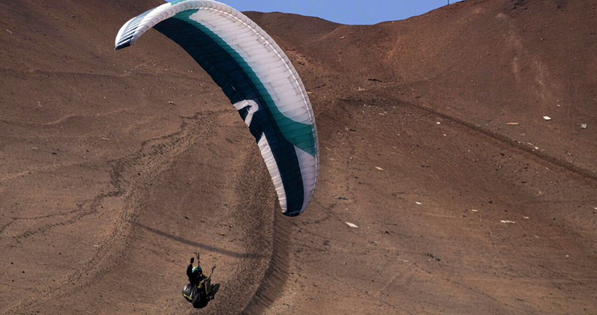 Fallece parapentista en accidente en cerro al sur de Iquique: sería un oficial del Ejército