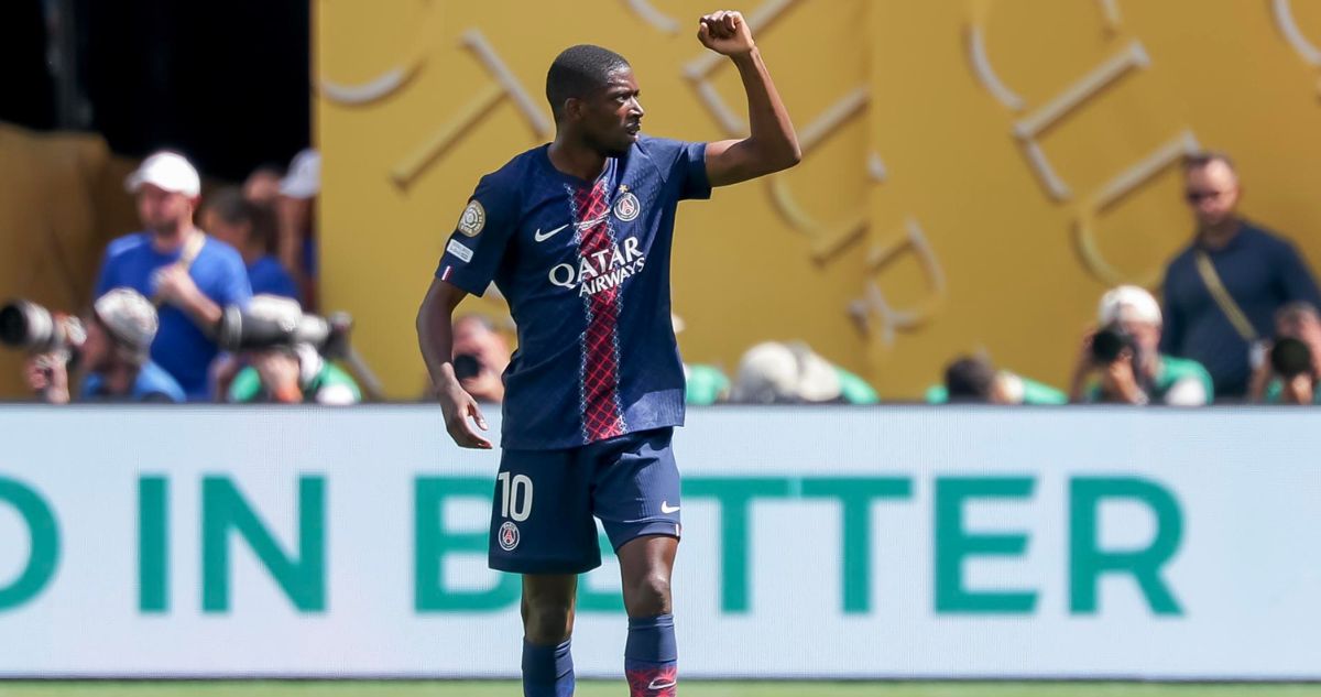 Ousmane Dembelé fue premiado como mejor futbolista del año en The Best.