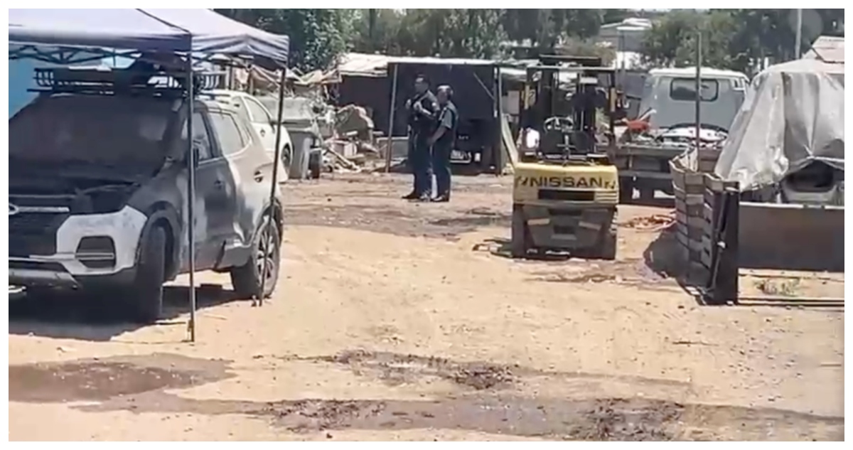 Carabineros investiga el robo de un camión de la empresa Prosegur en Puente Alto, el que resultó quemado. El conductor se encuentra desaparecido.