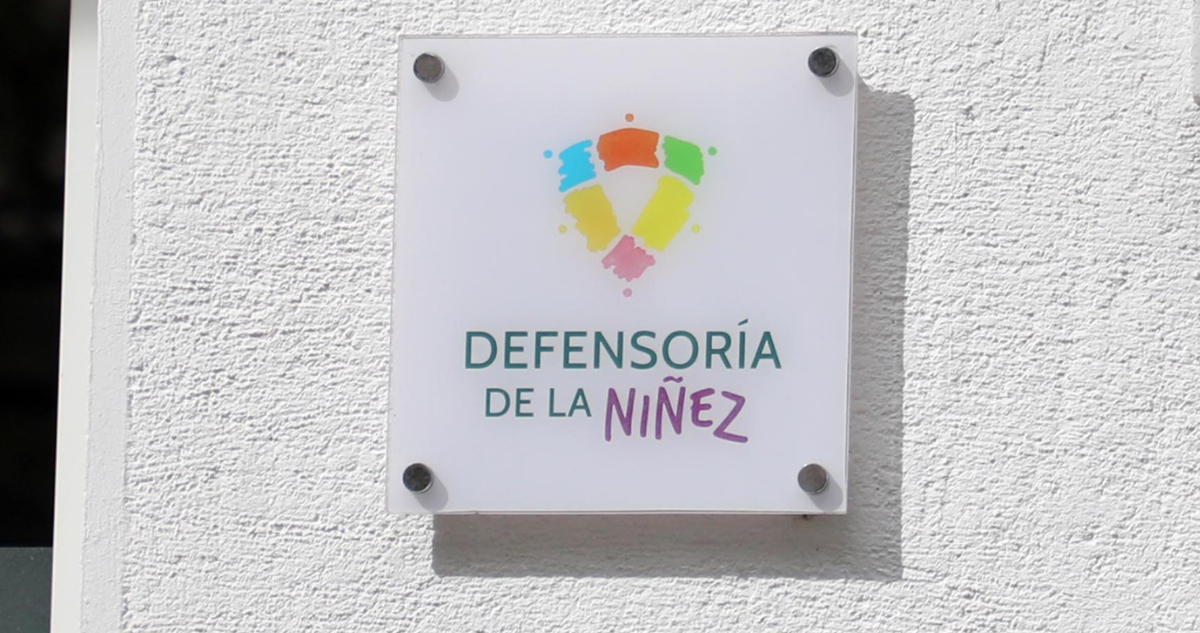 Defensoría de la Niñez presenta querella contra Mejor Niñez por agresión de adolescente de 15 años