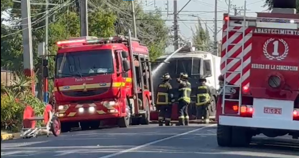 Incendio en Pedro Aguirre Cerda afectó a tres viviendas