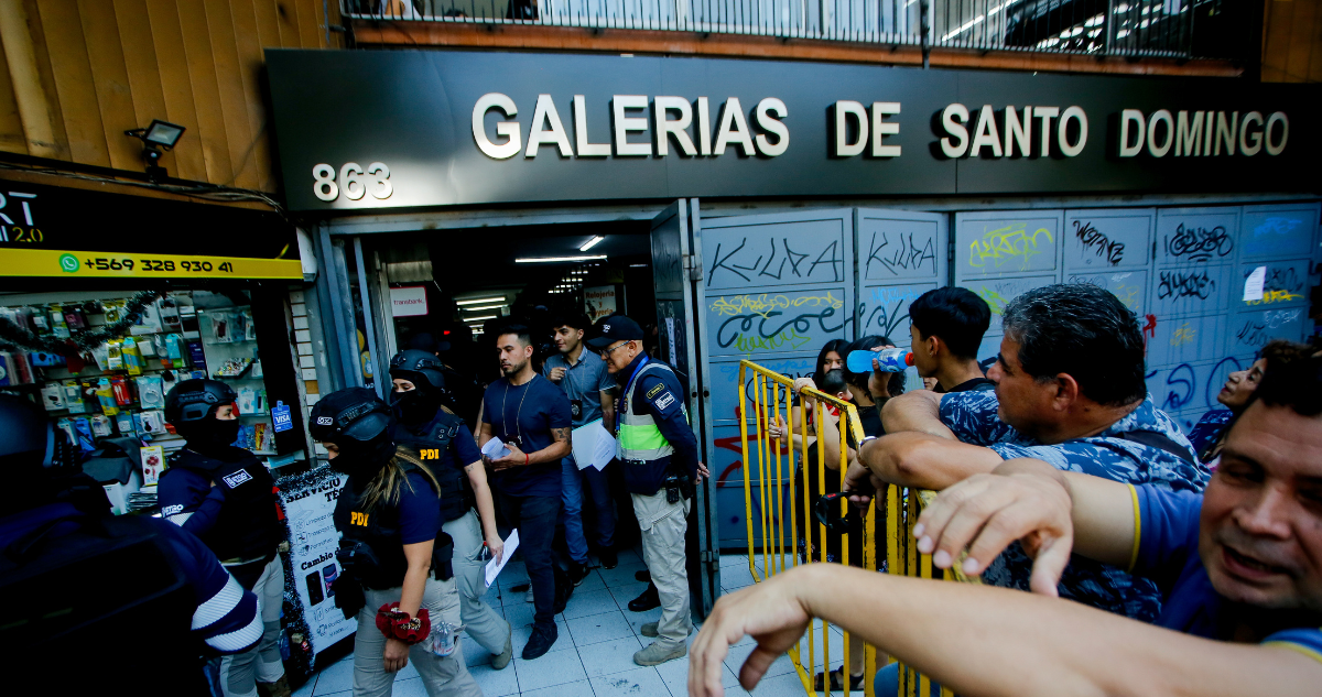 PDI realiza operativo policial en Galerías Santo Domingo por la venta de joyas robadas