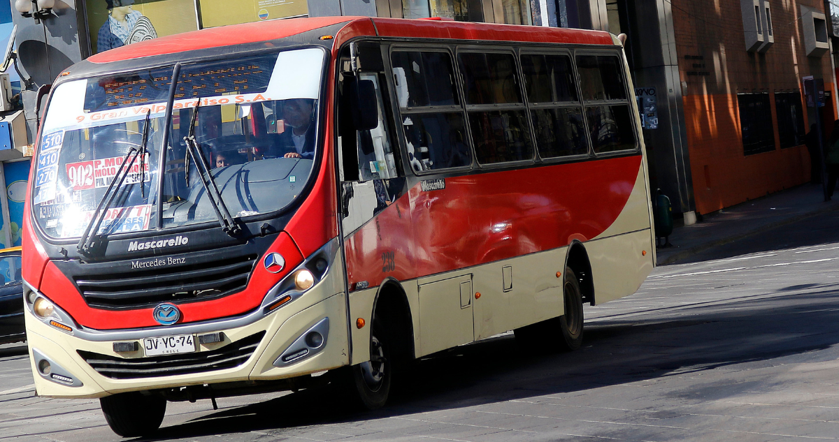 Detienen a funcionario de Gendarmería de Valparaíso por presunto robo con sorpresa en microbús
