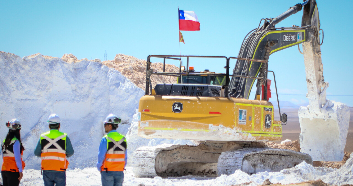 Gobierno celebra toma de razón de CGR a acuerdo Codelco-SQM para explotar litio en el Salar de Atacama