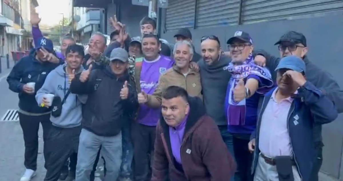 Locura lila: hinchas del “Conce” llegaron de madrugada por últimas entradas para final con Cobreloa