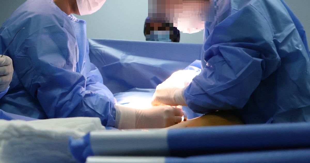 Hospital del Salvador defiende atención a madre de ministra de Salud con motivo de su diagnóstico