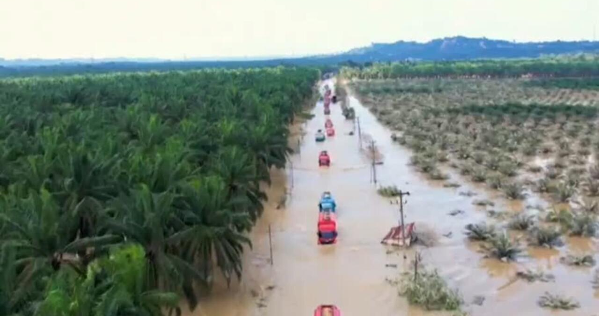 Indonesia eleva a 914 los muertos por las inundaciones en la isla de Sumatra