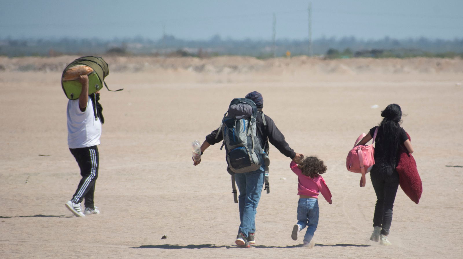 Interior rebate con cifras a Kast por corredor humanitario: "La frontera no se maneja con deseos"