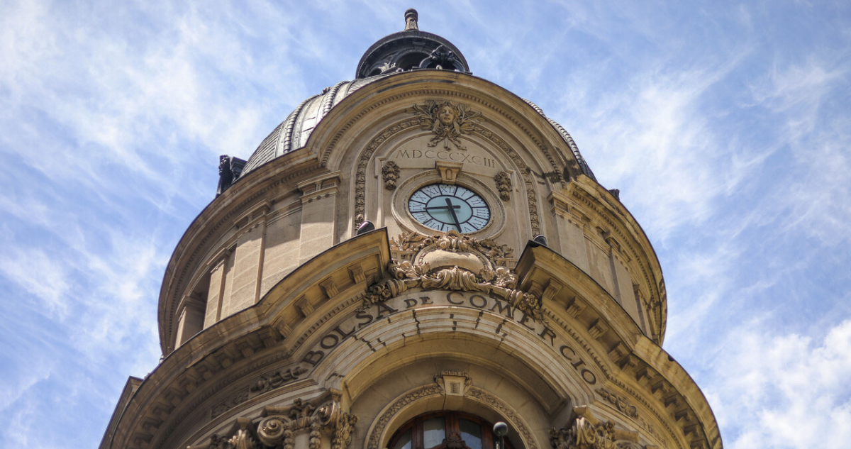 IPSA de la Bolsa de Santiago alcanzó un nuevo máximo histórico cercano a los 10.500 puntos