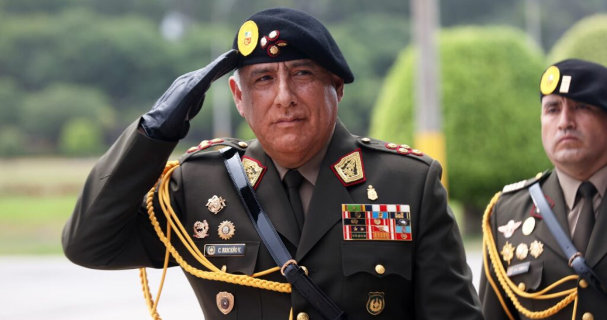 Perú nombra a nuevos jefes de su ejército