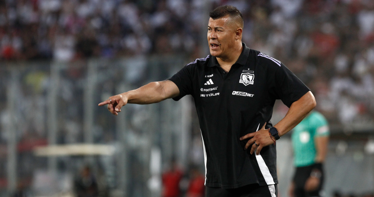 Jorge Almirón dirigiendo a Colo Colo