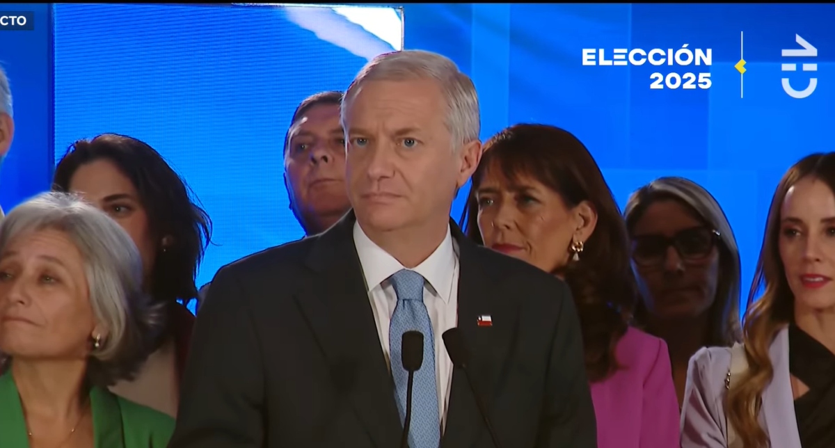 Kast molesto periodista