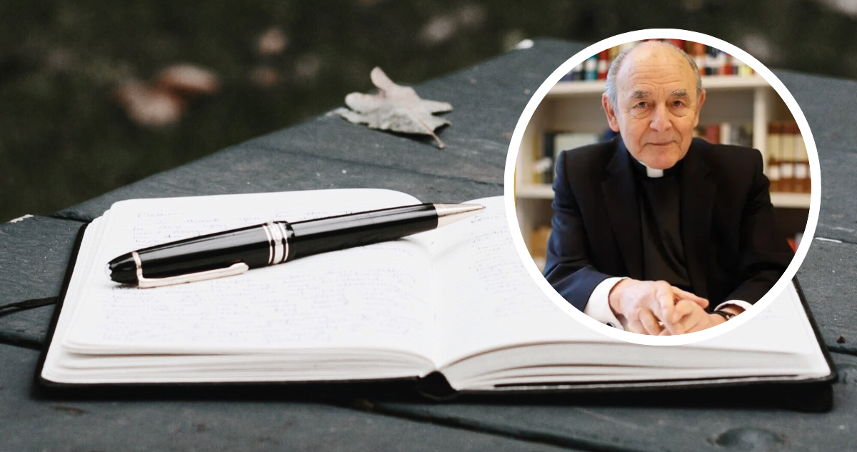 Foto de José Miguel Ibáñez Langlois sobre imagen de fondo de un lápiz y un cuaderno