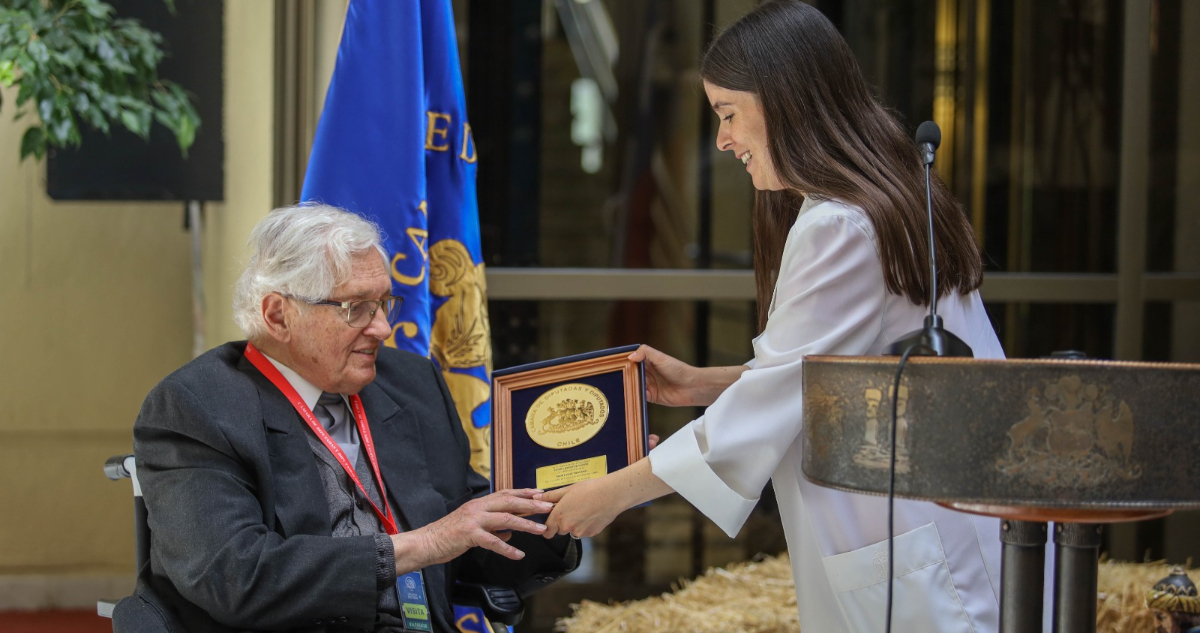 Barchiesi (REP) presenta proyecto para dar nacionalidad chilena por gracia a sacerdote José Tillman