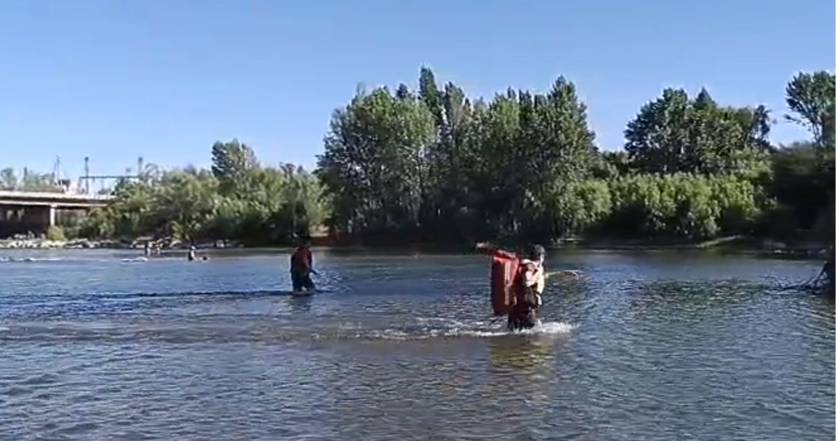 https://media.biobiochile.cl/wp-content/uploads/2025/12/joven-boliviano-muere-ahogado-rio-nuble.jpg