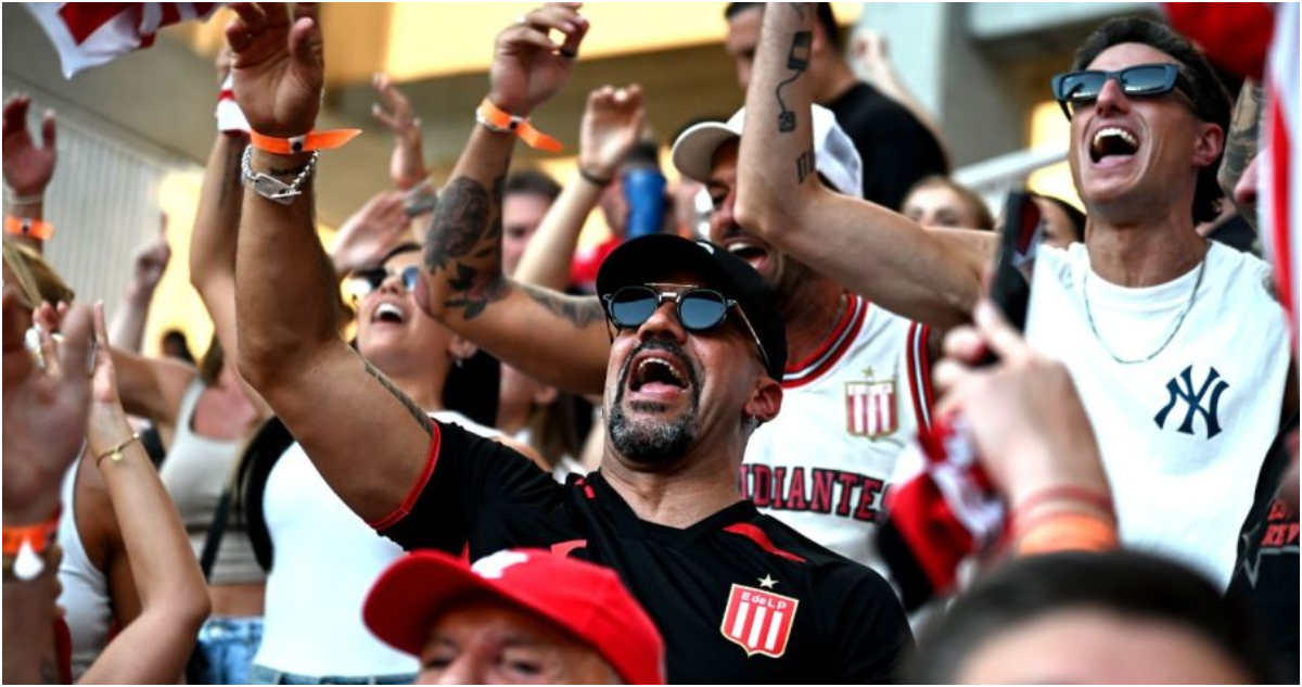Juan Sebastián Verón celebrando título de Estudiantes de La Plata en Argentina