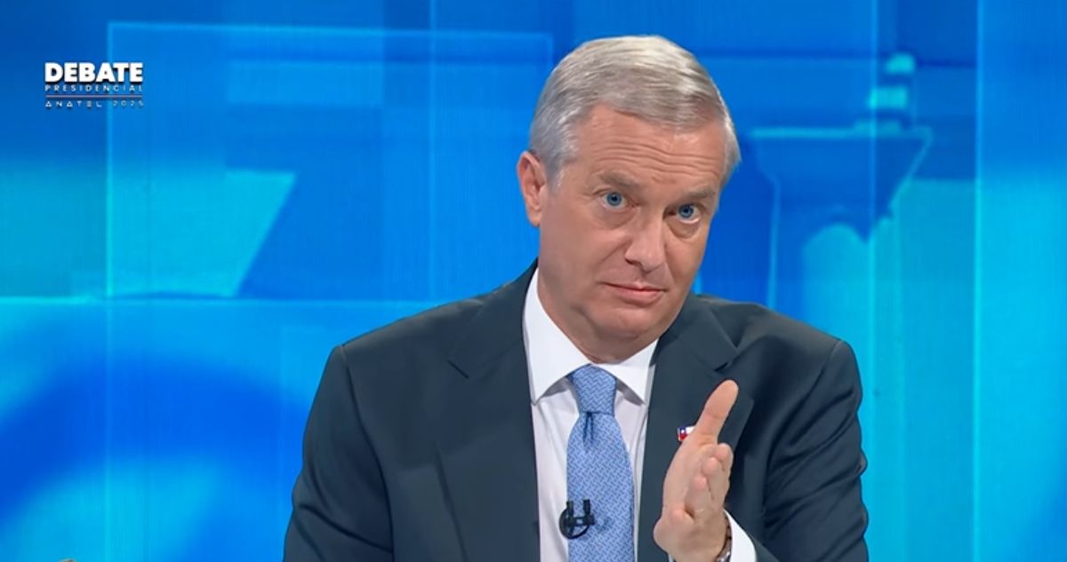 Kast “jamás indultaría” a pedófilos pero deja abierta opción a condenados por DDHH