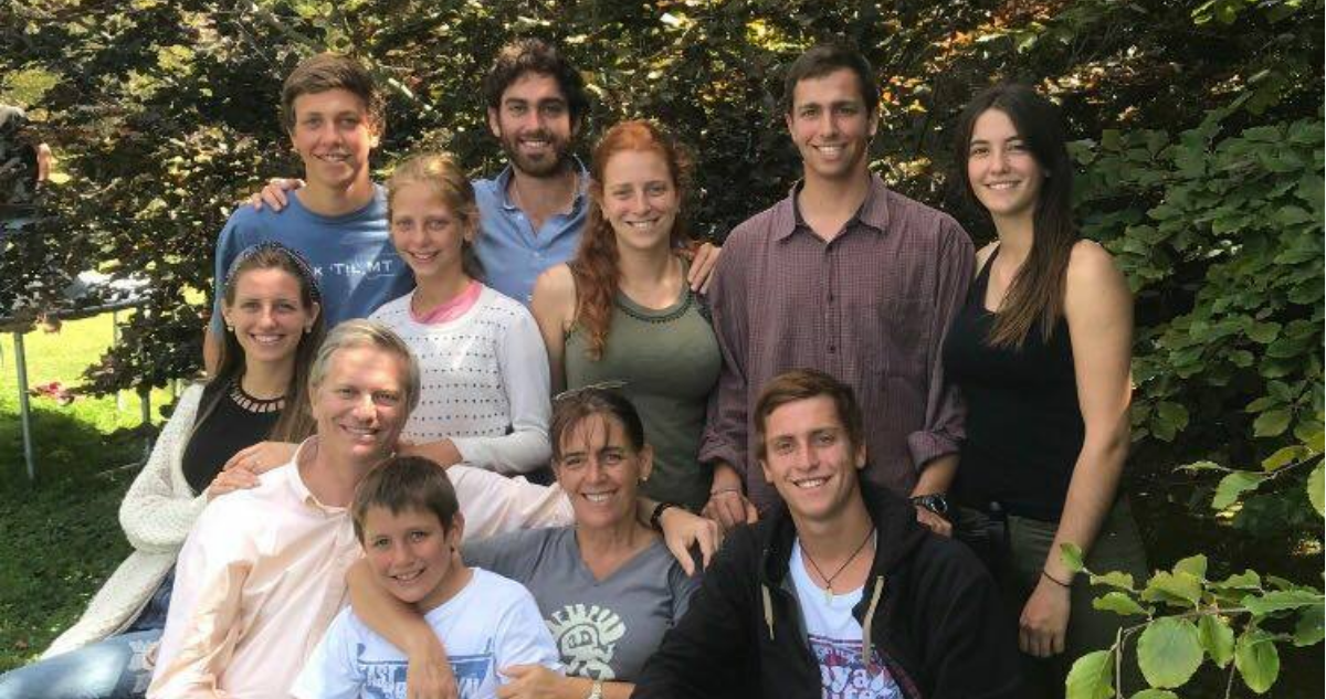 José Antonio Kast junto a sus 9 hijos y esposa, María Pía Adriasola