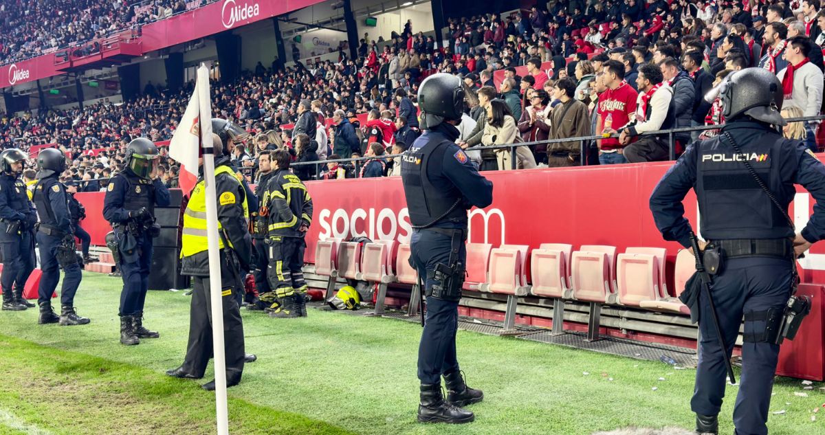 Proponen clausura del estadio del Sevilla.