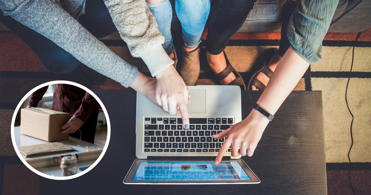 Personas comprando por internet