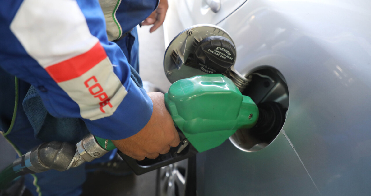Las bencinas recibirán el 2026 con caídas de hasta $24,9 por litro