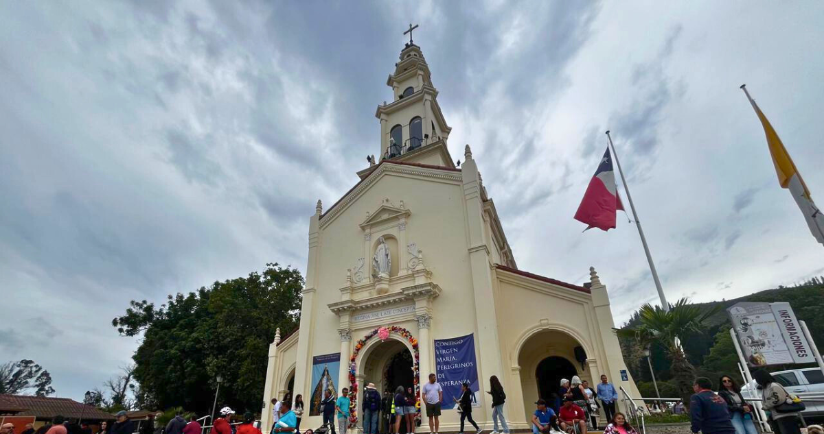 Centenares de fieles llegan a Lo Vásquez este sábado: Senapred declaró Alerta Temprana Preventiva