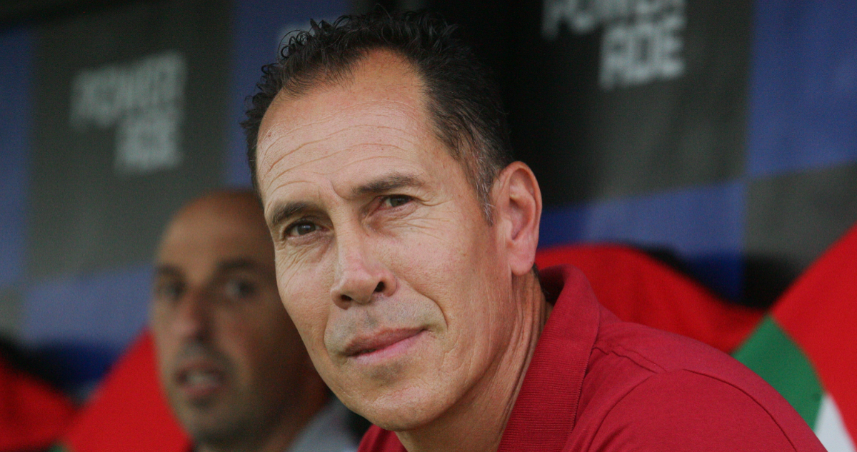 Lucas Bovaglio dirigiendo a Palestino