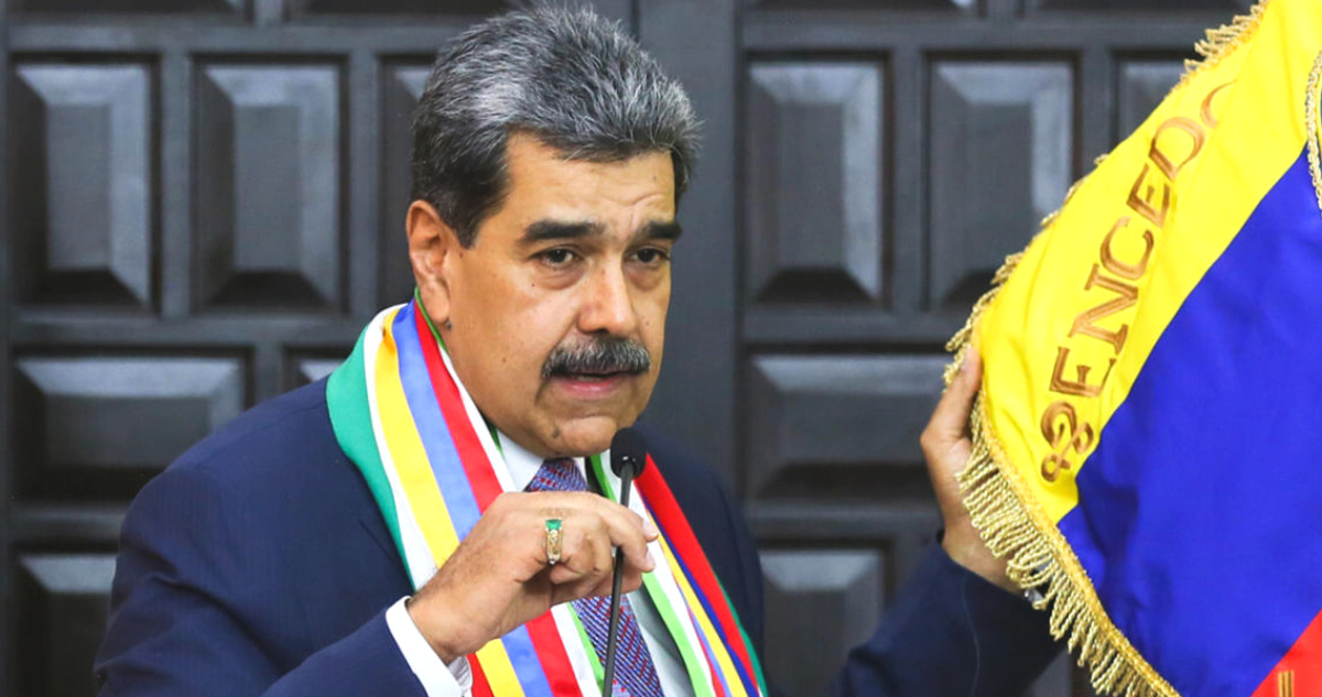 Maduro llama a militares de Colombia a defender soberanía y desafía bloqueo petrolero de EEUU