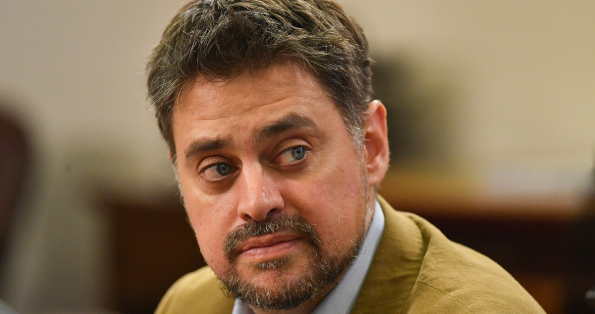 Manoucheri en AC contra Diego Simpertigue: “Los chilenos merecen ser juzgados por jueces probos”