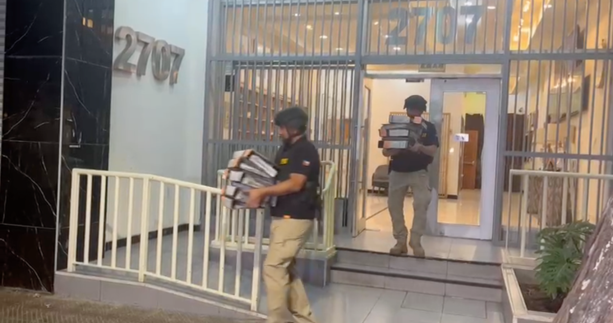 PDI realiza masivo operativo en Meiggs para desbaratar "mafia china" que gana terreno en el sector