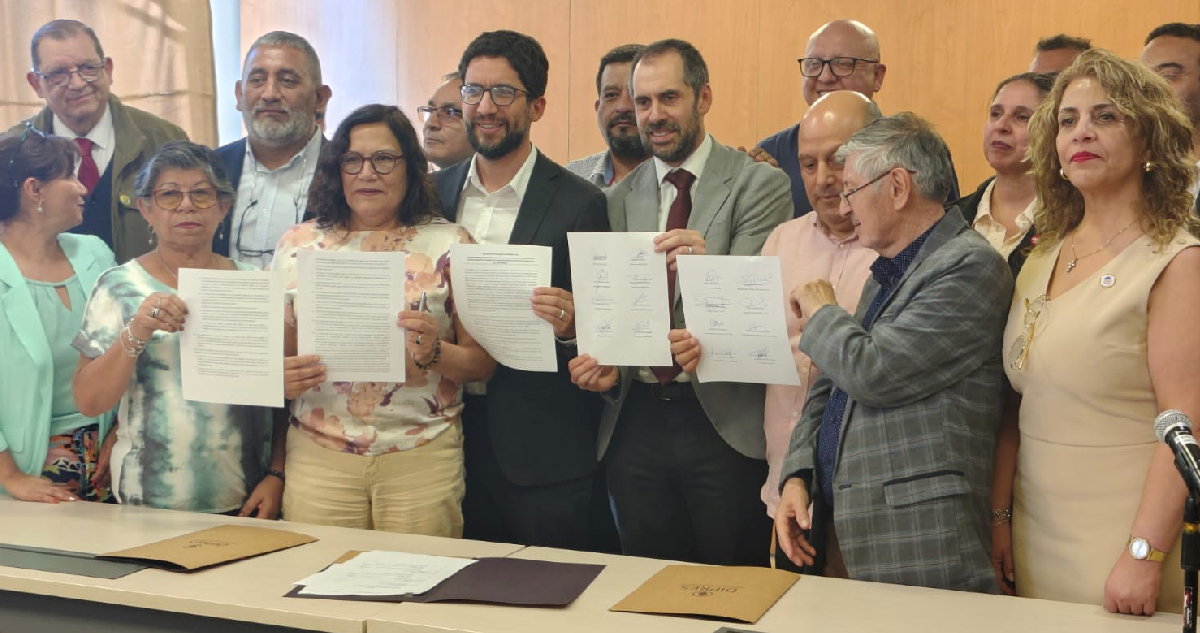 Gobierno y Mesa del Sector Público firman acuerdo que incluye reajuste del 3,4% a sueldos