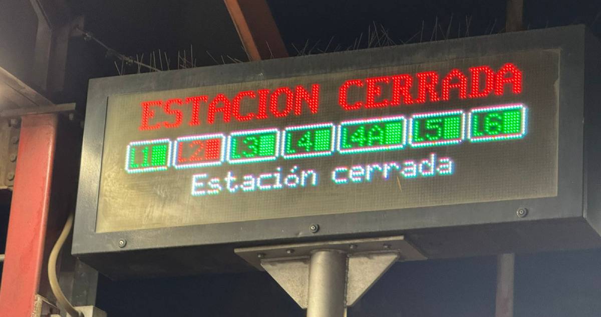 Cierran 12 estaciones de la Línea 2 de Metro por problemas con un tren