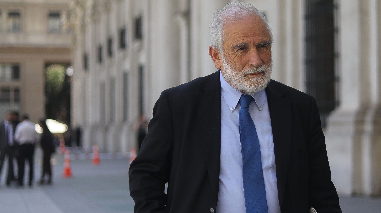 Ministro Carlos Montes defiende estrategia en megatoma y aclara que el Estado no expropia para regalar