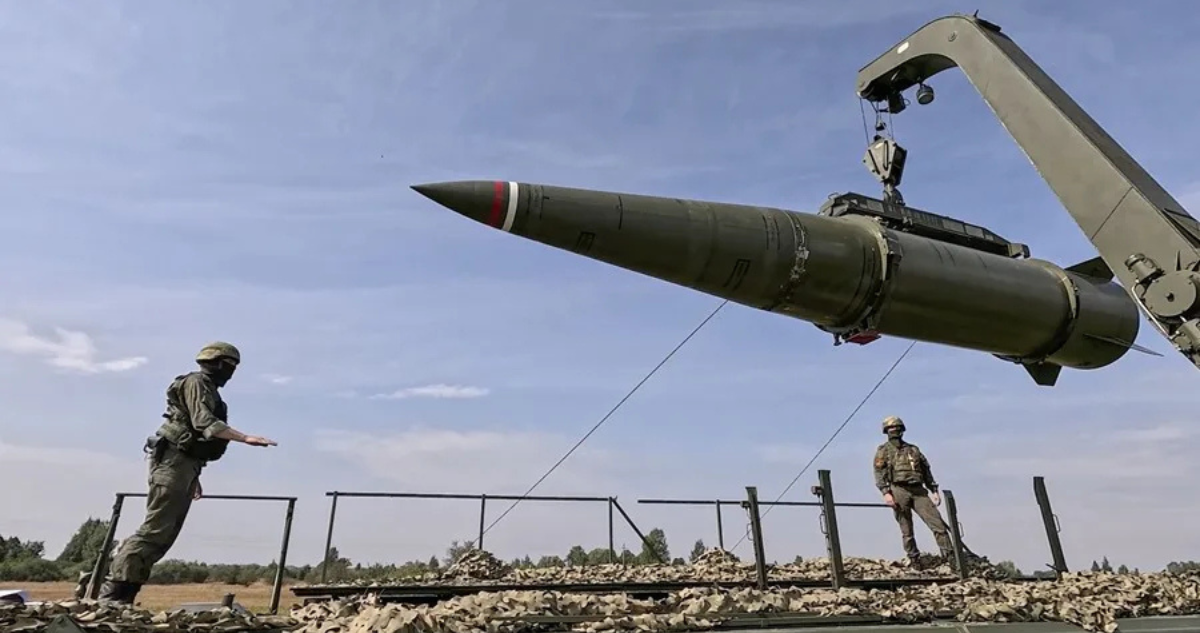 Imagen de contexto del misil Skander-M en una unidad de la Flota del Báltico