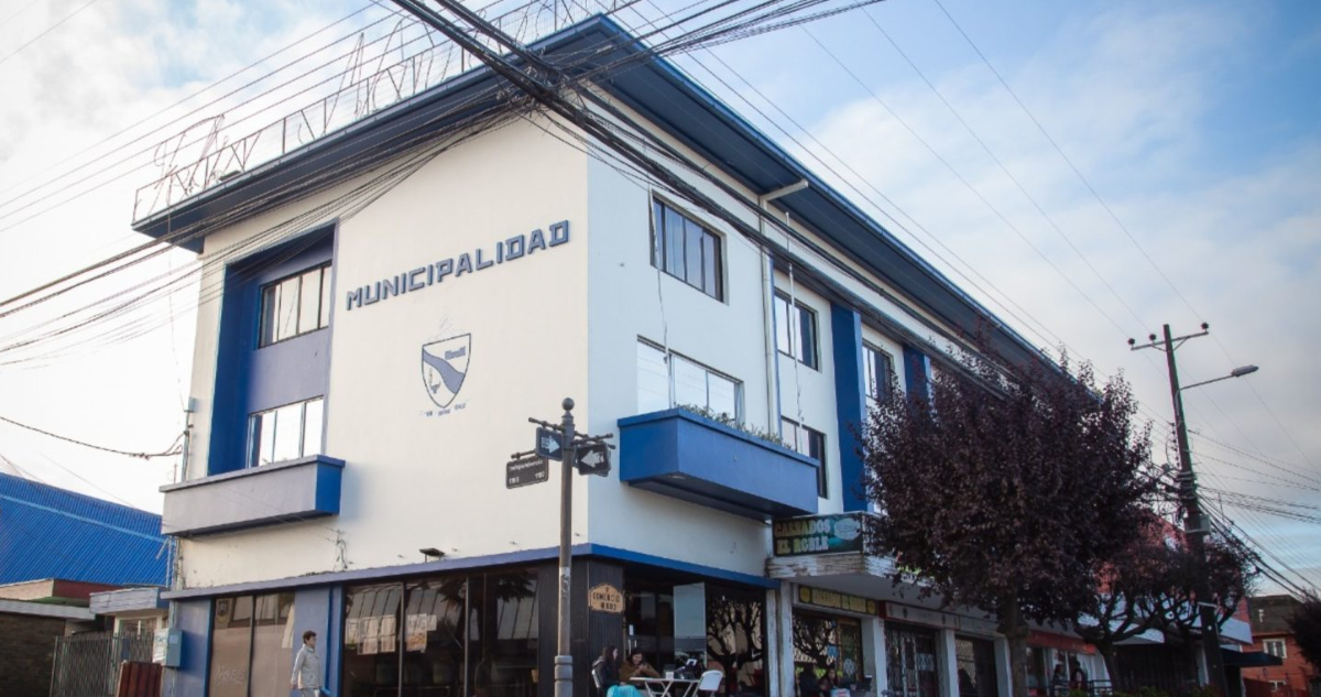 Allanan Municipalidad de Río Bueno e incautan documentos por indagación de delitos en casa edilicia