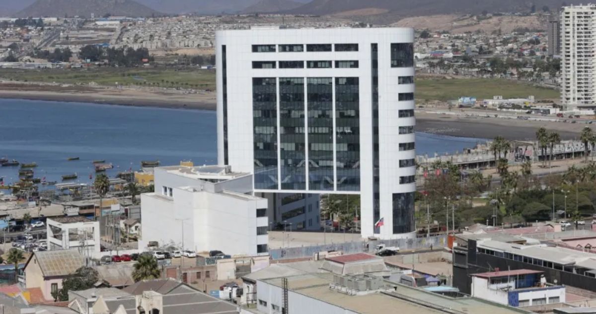 Municipio de Coquimbo desvincula a funcionarios por uso de redes en campaña durante jornada laboral