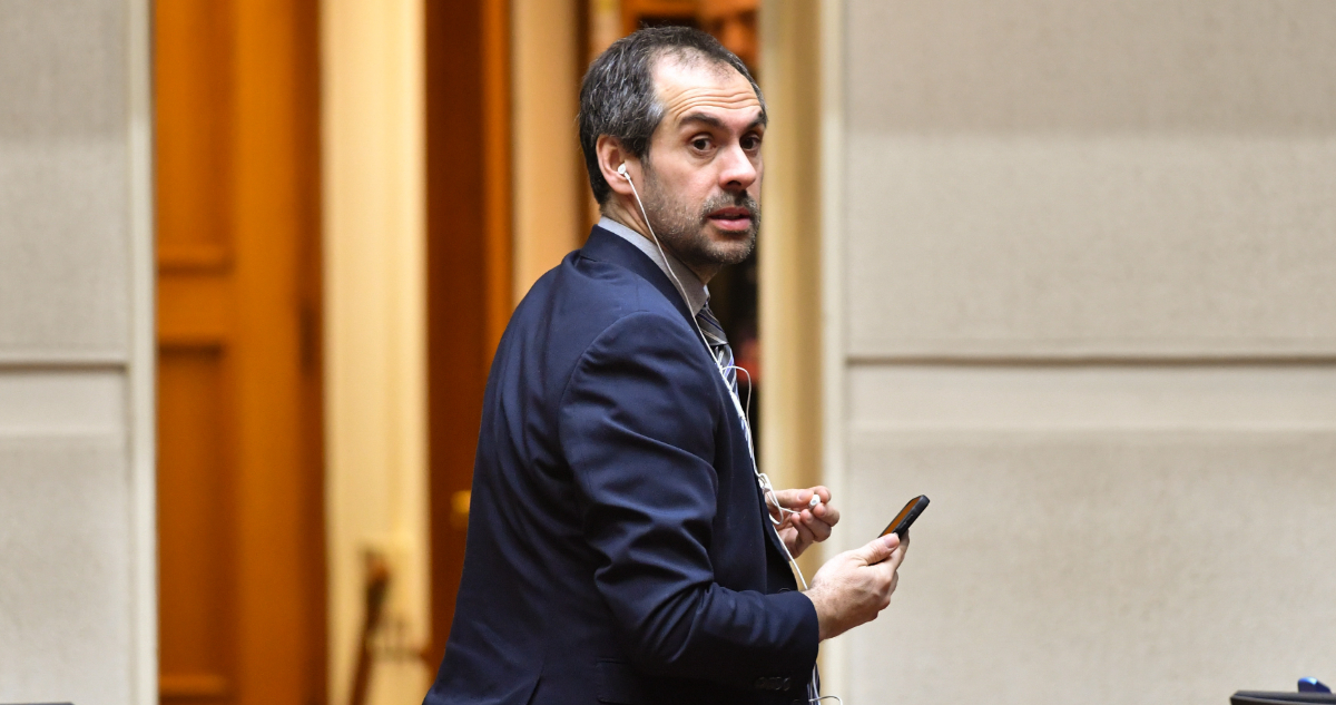 Profesionales del Estado acusan que ministro Grau los “despreció” y critican reajuste a sector público