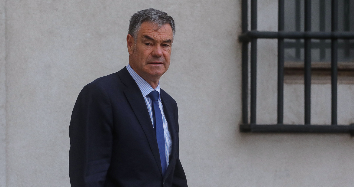 “¿Qué se va a hacer?”: Ossandón presiona al Ejecutivo por 180.000 migrantes que se “autodenunciaron”