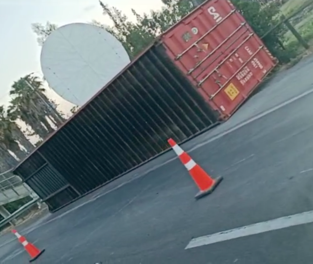 Delincuentes roban camión en San Antonio y persecución terminó cruzando O'Higgins y la RM