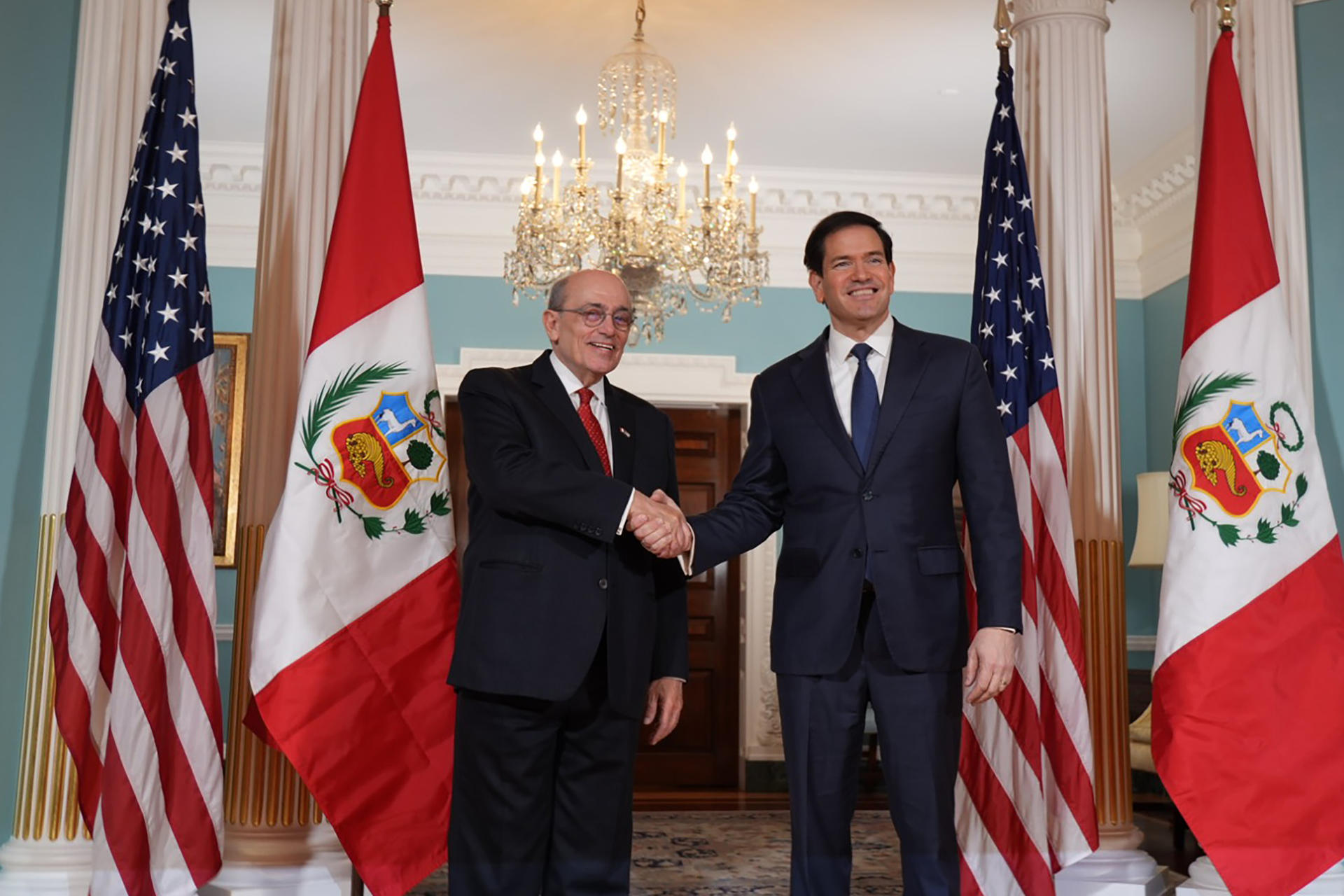 El canciller de Perú, Hugo de Zela, con el secretario de Estado de EEUU, Marco Rubio, el 5 de diciembre en Washington