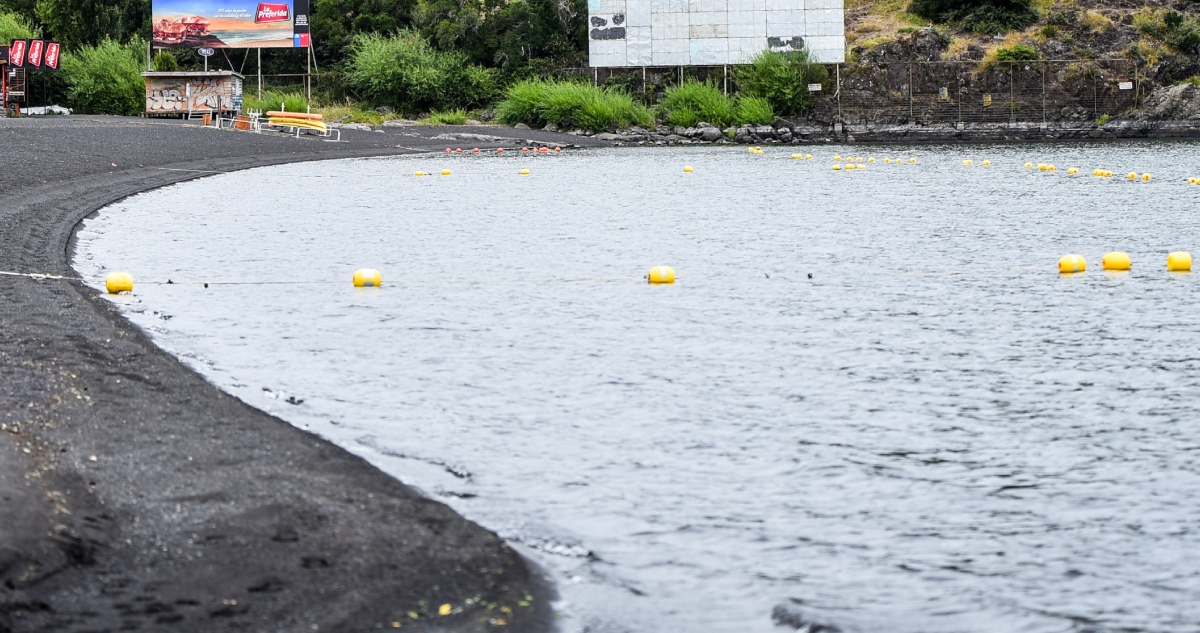 https://media.biobiochile.cl/wp-content/uploads/2025/12/playa-grande-pucon.jpg