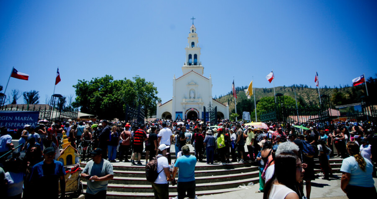 Fieles en el santuario de Lo Vásquez.