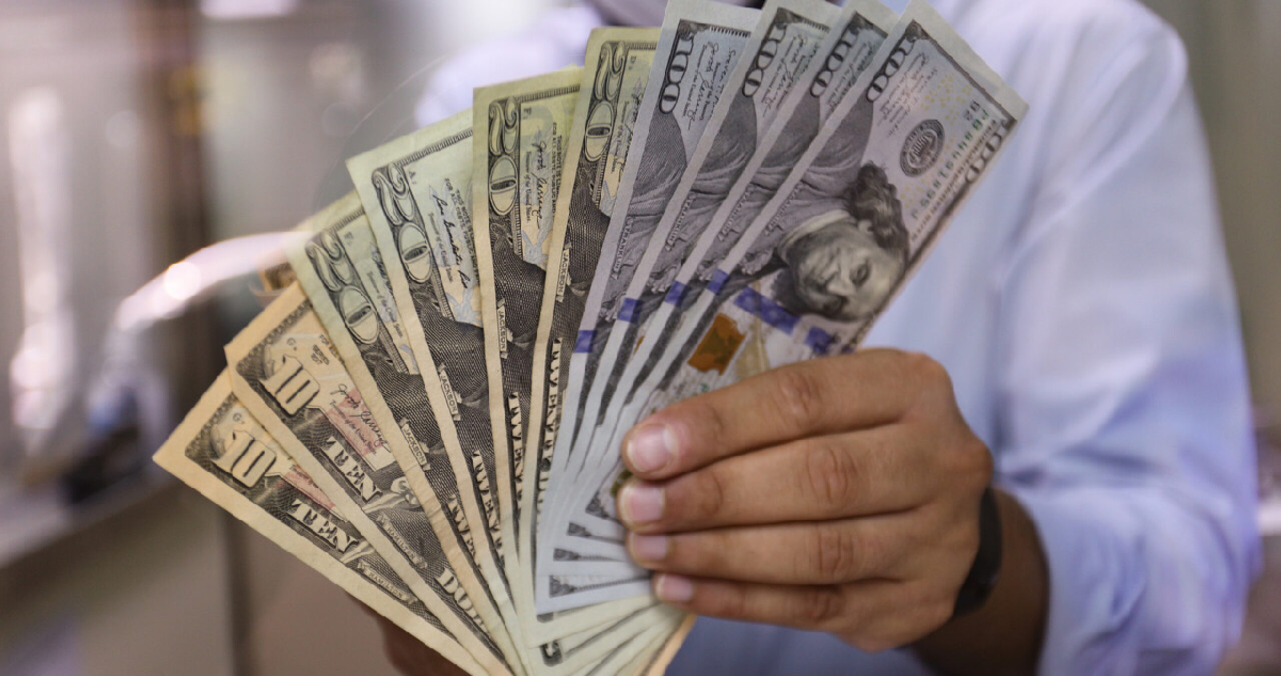 El alto precio del cobre otorga soporte al peso chileno y mantiene al dólar bajo los $920