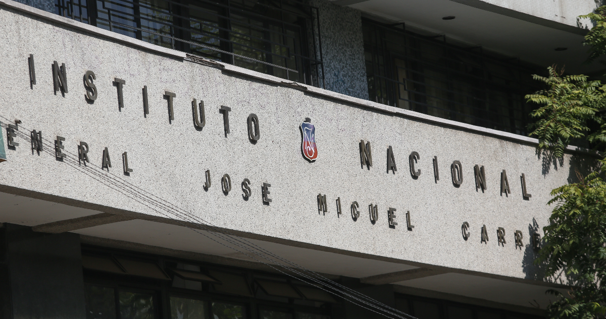 Protesta contra nuevo centro de alumnos del Instituto Nacional deja 3 detenidos: ninguno estudia allí