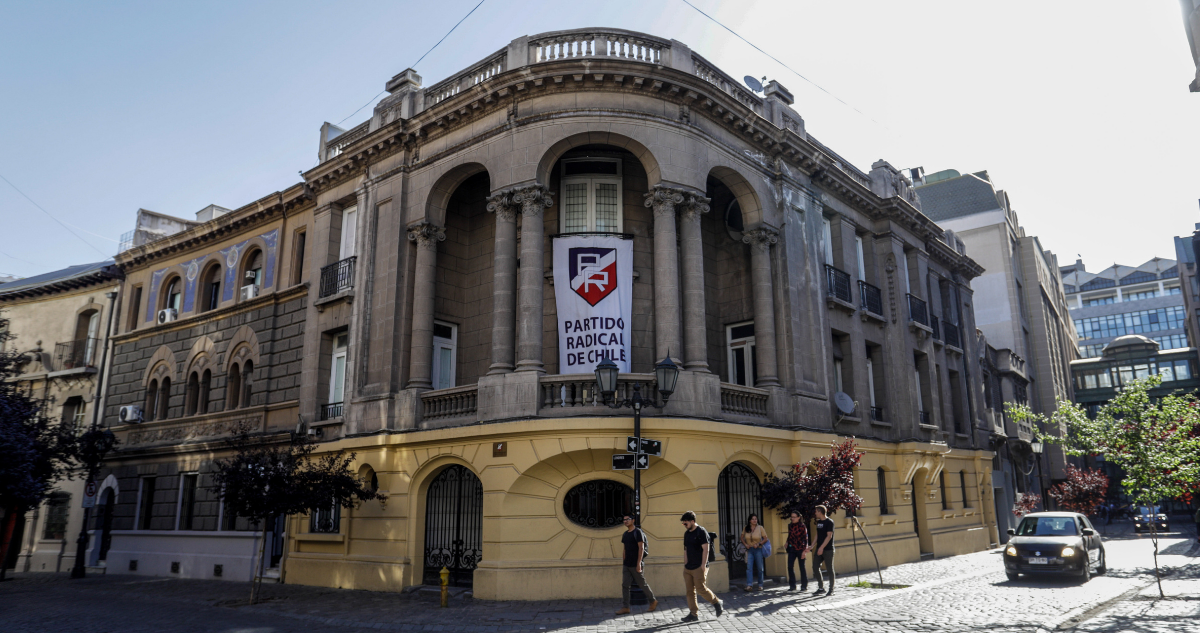 Radicales se revelan y acusan a dirigentes de querer adueñarse de bienes y sedes mediante fundación