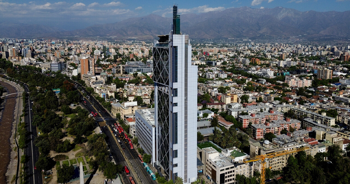 Revelan que una empresa estatal ofertó por la Torre Telefónica: edificio costaría hasta US$74 millones